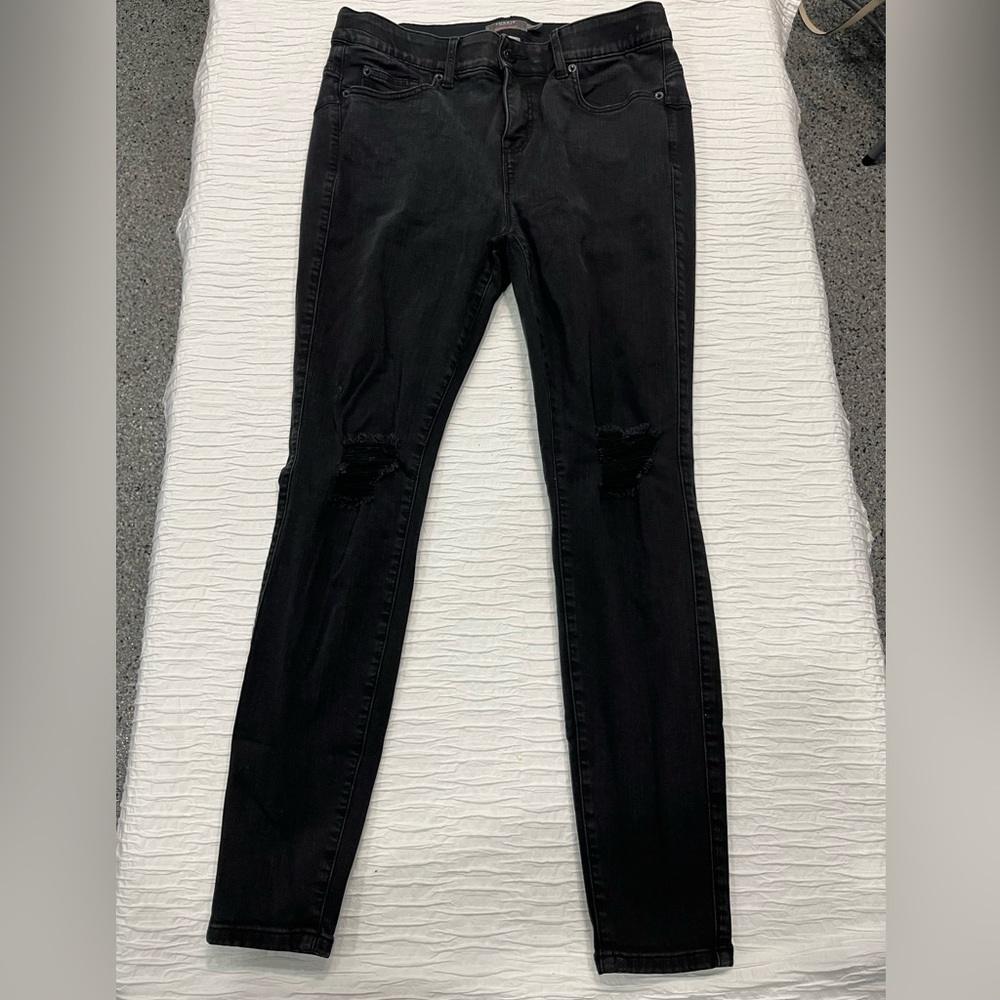 Torrid jeans 👖 stretch bombshell skinny women’s 16 tall distressed ripped